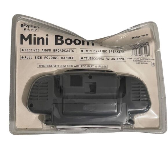Vintage Street Beat Mini Boom Box Radio PR-18 AM/FM White 1996 New - Picture 6 of 9